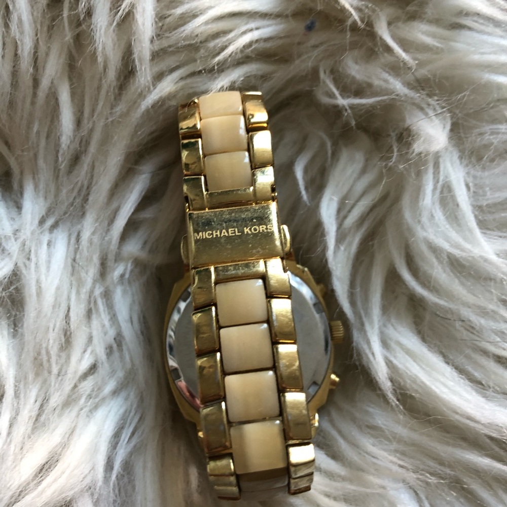 Watch - Picture 2 of 3